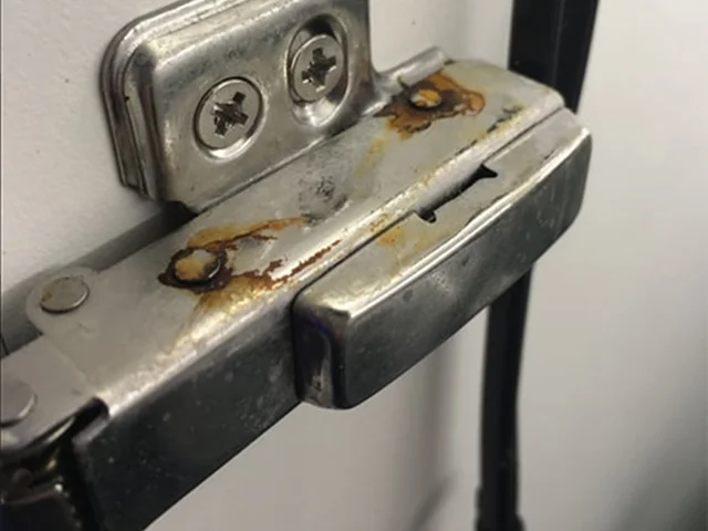 معرفی لولاهایی که در مقابل زنگ زدگی مقاومت بالایی دارند.